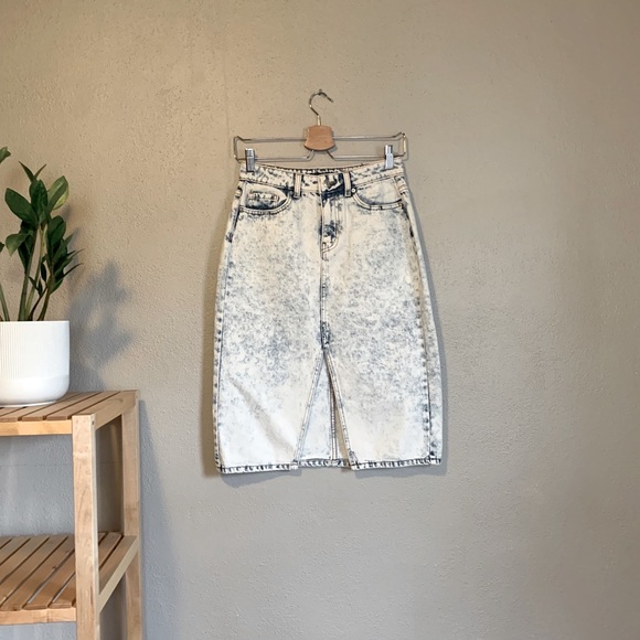 Wild Fable Light Blue Acid Wash Denim Skirt Knee Length Front Split Pockets NWOT - Picture 2 of 12